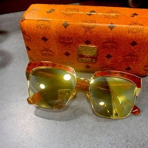 MCM sun glasses like brand NEW!😎gold frame with MCM on the top of frame